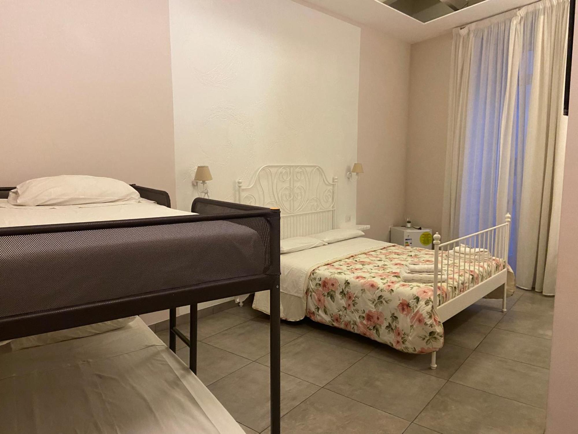 Beb La Gemma Bed & Breakfast Naples Exterior photo